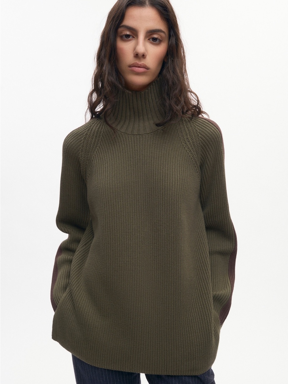 Kotn Farah Turtleneck in Olive